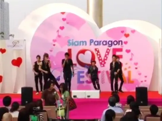 [FanCam] 110226 SMROOKIES TEN & Teen Superstar - BEAST - 'SHOCK' @ Siam Paragon Love Festival