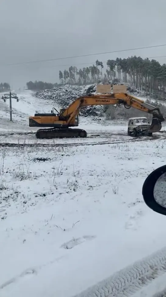 Видимо им совсем скучно в селе, пришлось думать как себя развлечь...