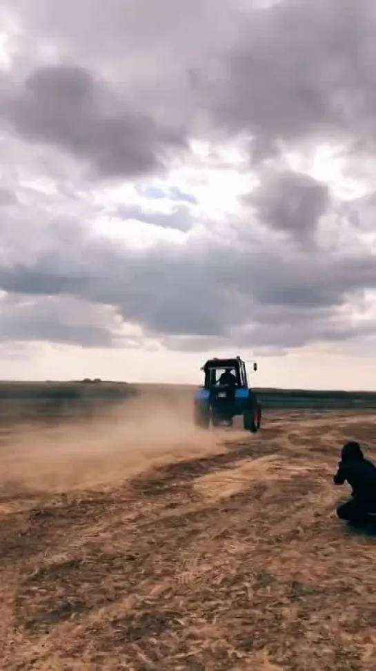 На таком тракторе не стыдно ехать на гонки. МТЗ