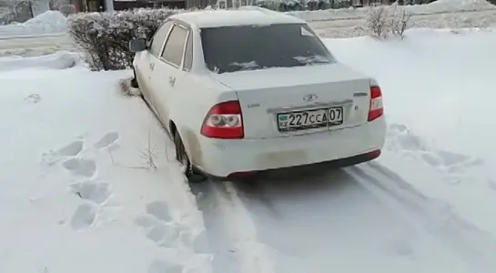 Повезло, что она в сугробе застряла...