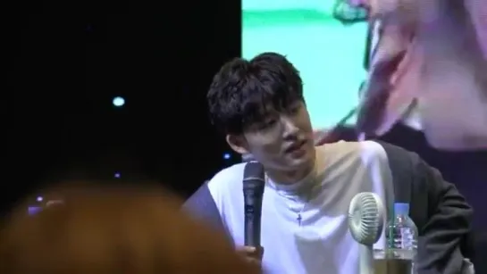 Yunhyeong gave nonsense quiz to Hanbin - YH What is name of animal that always apologise - BI I really don’t want to know - YH Q