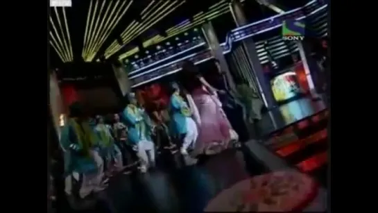 Shahrukh Khan and Madhuri Dixit Performance