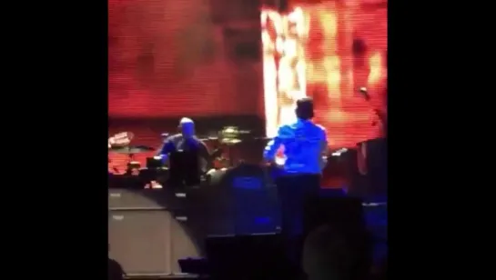 I wasnt prepared for Pauls bum wiggle a few metres away from my face 😍 (video by Dana Koch)