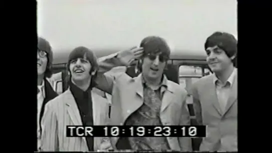 The Beatles – London Airport Pathe newsreel footage (1966.07.08)