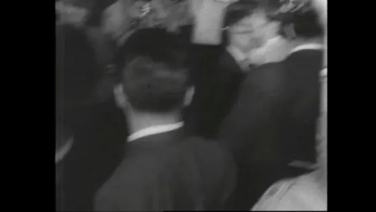 The Beatles – Budokan Beatles arrival Japanese TV news footage (1966.06.30)