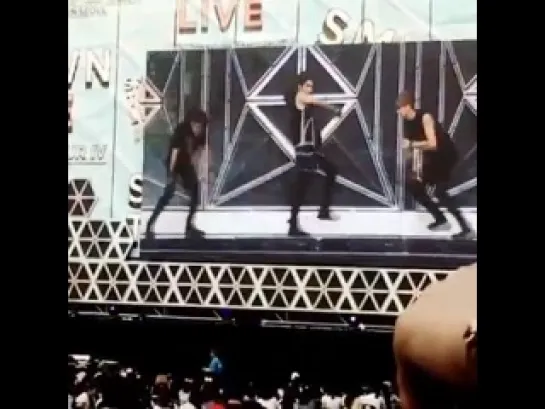 [15.08.14] SM Rookies (Taeyong, Jaehyun, Johnny) @sm town (fancam) [2]