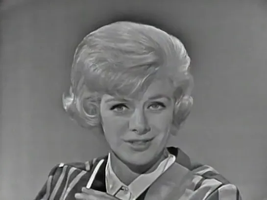 Rosemary Clooney "Give Me The Simple Life" on The Ed Sullivan Show (1962)