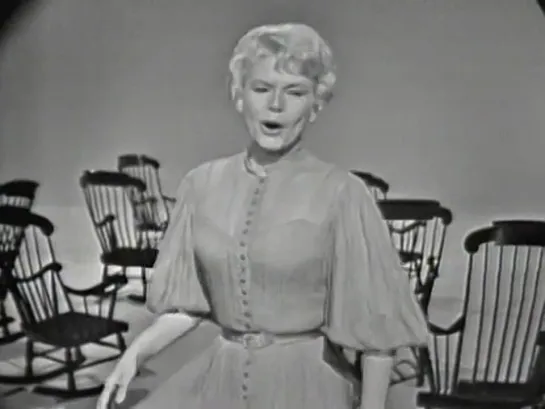 Jane Morgan "Kisses Sweeter Than Wine" on The Ed Sullivan Show (1960)