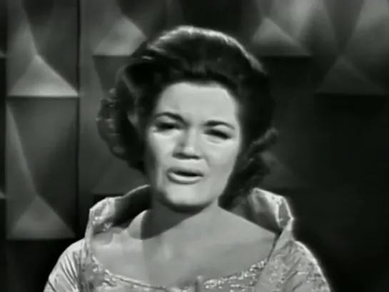 Connie Francis "Don't Break The Heart That Loves You" on The Ed Sullivan Show (1962)