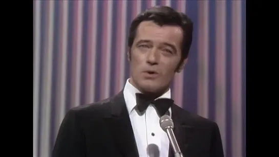 Robert Goulet, Fred Waring & The Pennsylvanians "I Used To Play It By Ear" on The Ed Sullivan Show (1968)