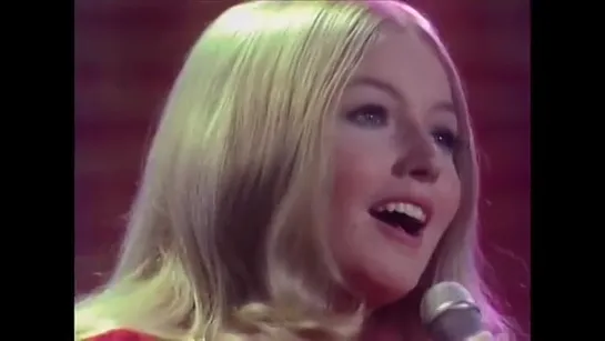 Mary Hopkin "Those Were The Days" on The Ed Sullivan Show (1968)