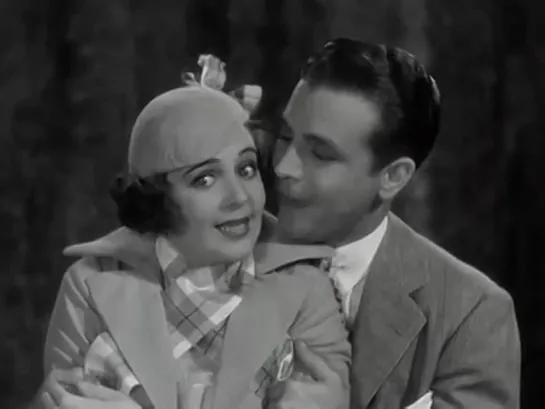 Ruby Keeler & Dick Powell sing and dance: Opening to "Pettin' in the Park", GOLD DIGGERS OF 1933