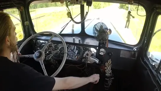 Shifting the 1950 Kenworth