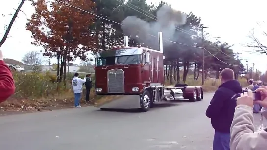 Kenworth жжет резину / Truck Show