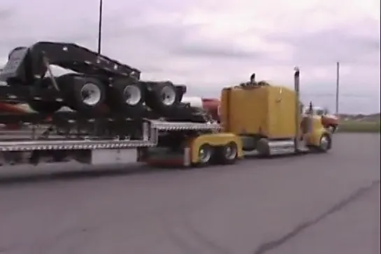 Loud yellow Peterbilt 379