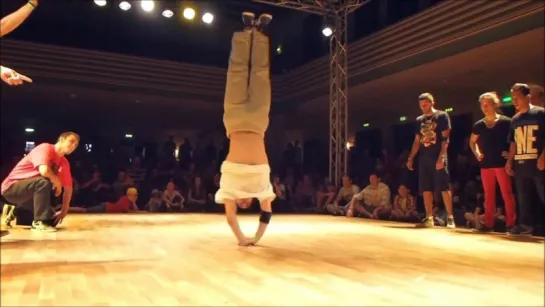 BBOY TKO RuffnX Crew 2000 stand