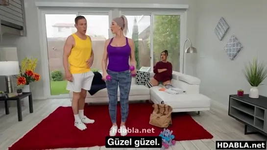 ozel-ders-verdigim-kadin-spor-yaparken-kizi-bana-is-atiyor.mp4