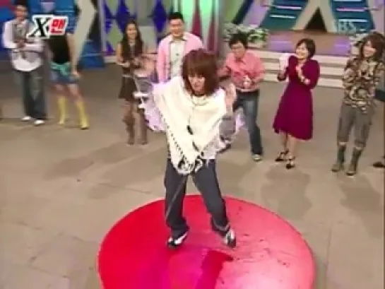 Kim Heechul has the moves