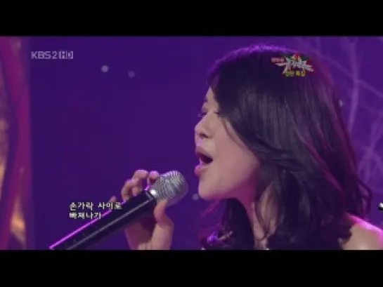 Baek Ji Young -  Santa Claus is comin to town + Like being hit by a bullet (19.12.08)