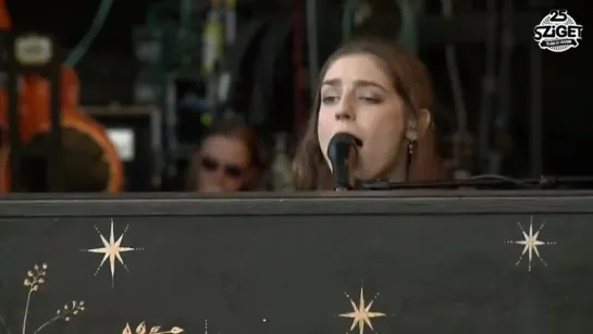 Birdy-Silhouette _ Running Up That Hill (Live At Sziget Festival Budapest 08-15-2017)