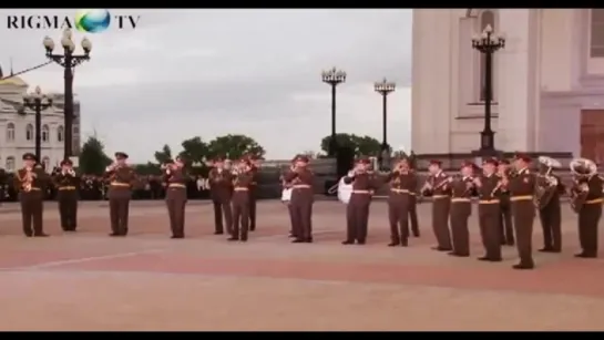 Russian army doing Gangnam Style to Bad Romance