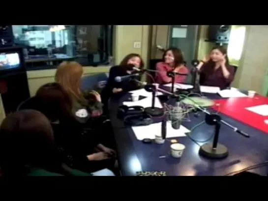 111025 T-ara Jiyeon - Try to Kiss Qri @FM4U 2 O’Clock Date