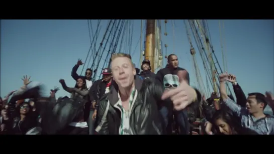 MACKLEMORE  RYAN LEWIS - CANT HOLD US FEAT. RAY DALTON