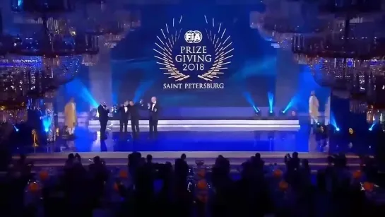 Kimi Raikkonen drunk at the FIA Gala Award 2018 (720p).mp4