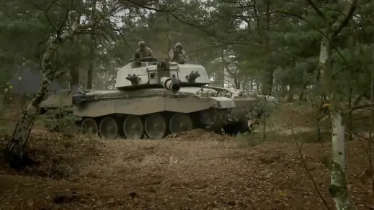 Британская армия - Challenger 2 Основной боевой танк Stalking Его цель на упражнения Black Eagle [720p]