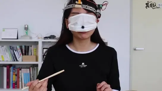 The face mask allows you to eat