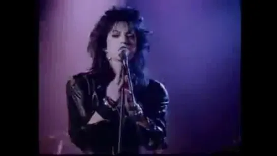 Joan Jett- I hate myself for loving you