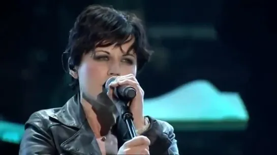 Dolores_O_Riordan___Sinfonia_Varsovia_-__Zombie___orch____co