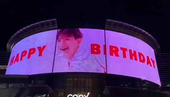 [VIDEO] 📹 210506 EXO Baekhyun @ Birthday Ad at Coex