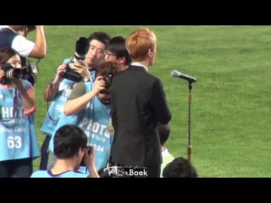 130814 Baek Focus @ Korea vs Peru Soccer Match