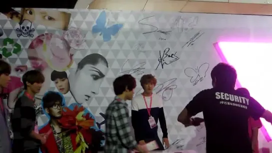 [FANCAM] 120812 EXO @ S.M.ART EXHIBITION