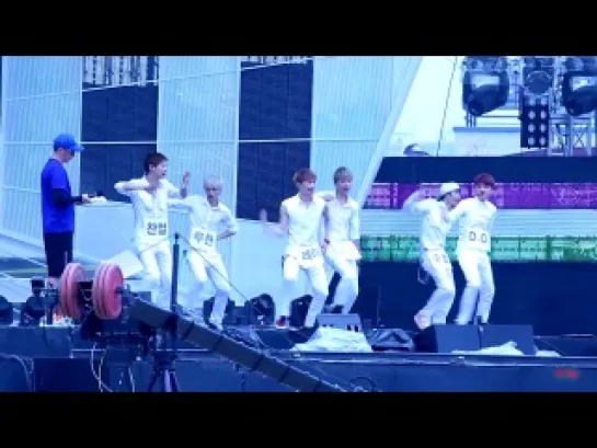 130810 EXO @ Music Core in Sokcho Rehearsal