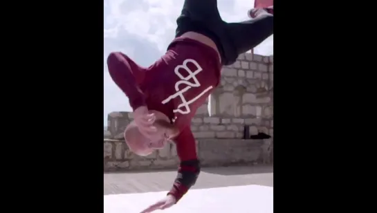 BBoy Lil Amok (Flying steps)  Follow the Steps.