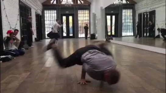 Bboy Robin (Top nine) power move trening