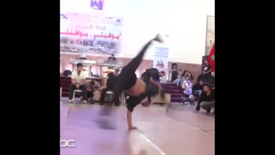 BBOY Simo crazy powermove machine