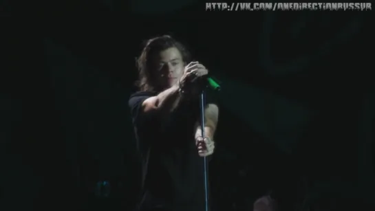 Harry Worships a Crew Members Mustache - Montreal - 9-5-15 FIRST ROW [RUS SUB]