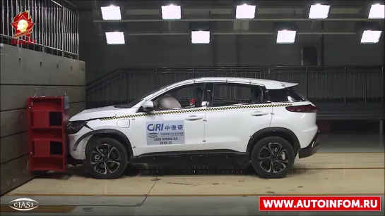 Краш тест видео 2020 Dongfeng AX7 vs Xpeng G3 EV