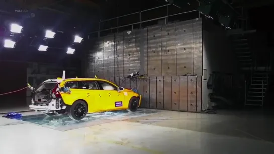 Volvo V60 (2019) CRASH TEST