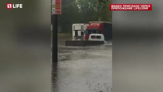 В Подмосковье иномарка утонула во время ливня