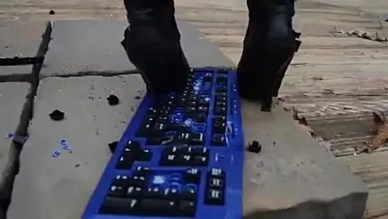 Leather High Heel Boots and Stockings Crushing A Keyboard by Stabbing  Ломает клавиатуру в сапогах на высоких каблуках