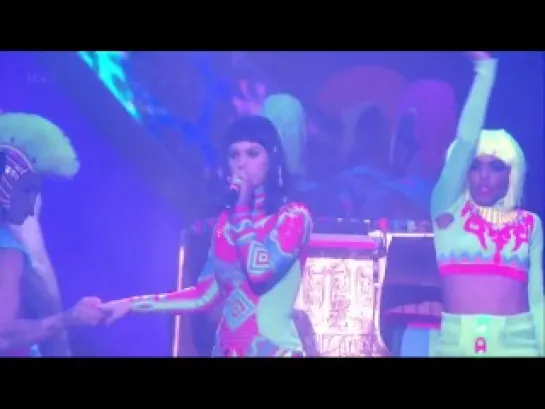 Katy Perry – Dark Horse (Live @ BRIT Awards)