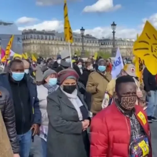 Акция с лозунгом "Жилье для всех" прошла в Париже.