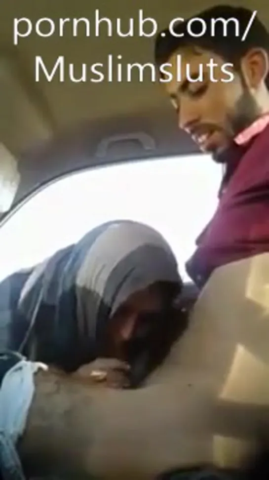 Paskistani Muslim Cheating Wife in Hijab blowjob sucking sex in car ( мусульманка Müslüman मुसलमान مسلم مسلمان муслим Indian )