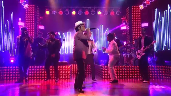 Mark Ronson feat. Bruno Mars - Uptown funk (Live on SNL)