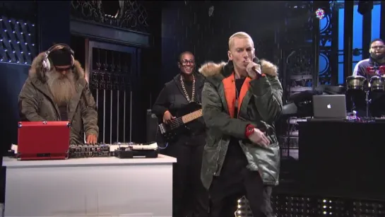 Eminem - Berzerk (Live on SNL)