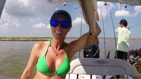 Красота и Рыбалка - 5. Fishing Girls CATCH and FILET Redfish caught in Louisiana (бикини)